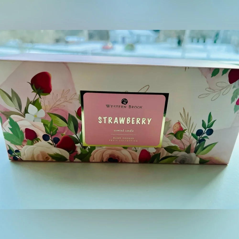 3 Pack Strawberry Scented Candles - Picture 2 of 3